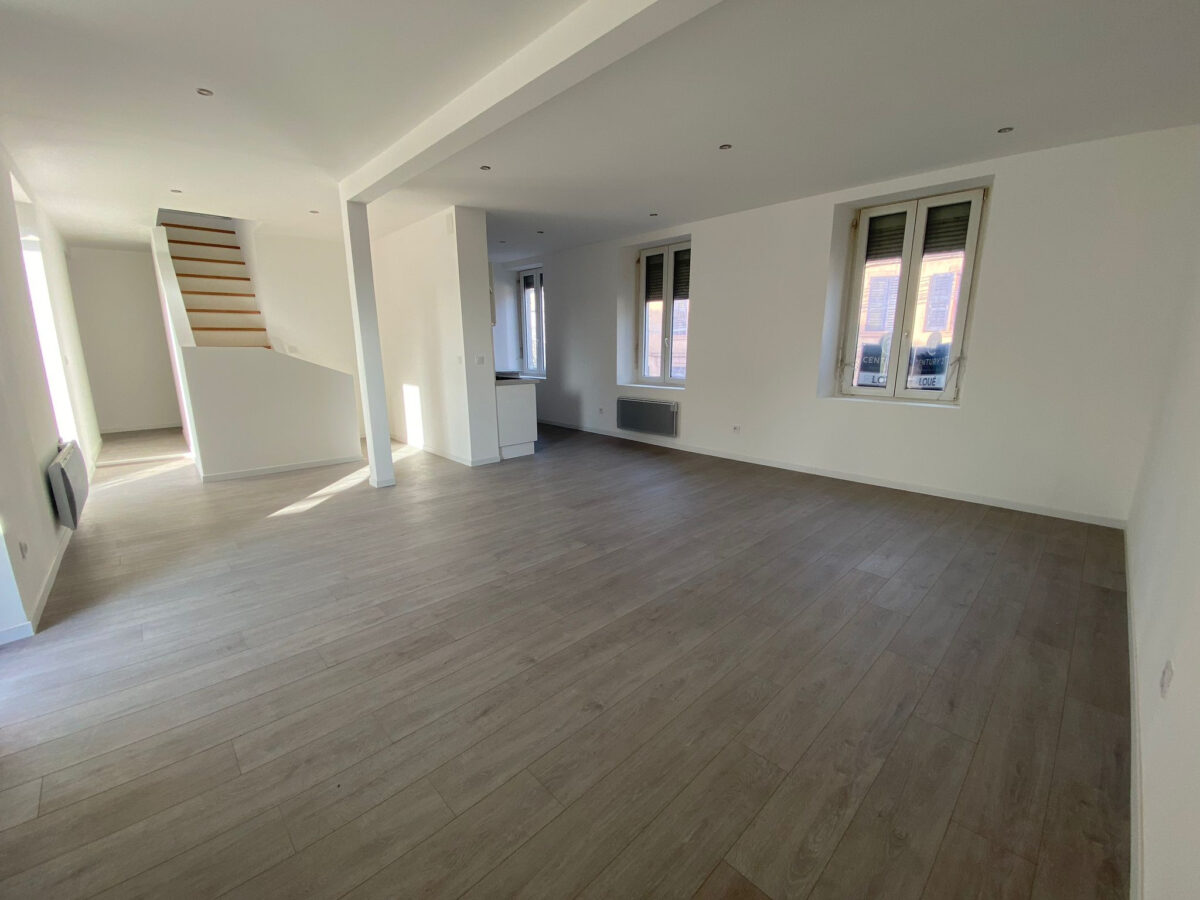 APPARTEMENT T5 DUPLEX ENTIEREMENT RENOVE AVEC TERRASSE