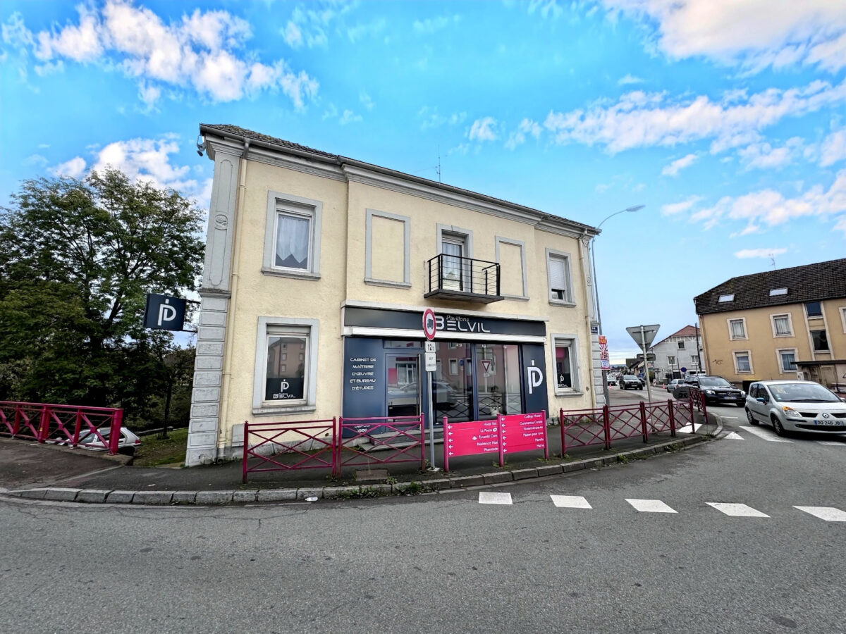 LOCAL COMMERCIALE SITUÉ DANS UN EMPLACEMENT IDÉALE