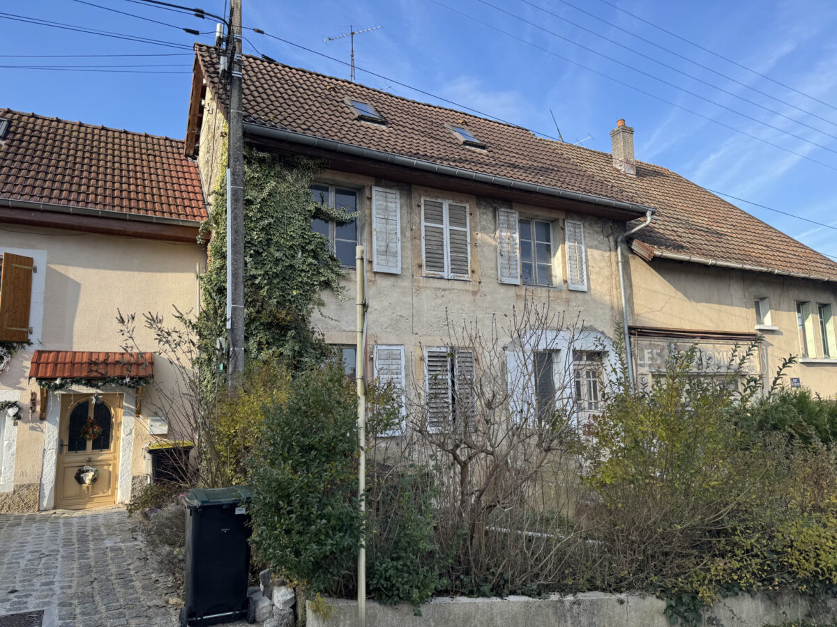 MAISON À RÉNOVER DE PLUS DE 100 M2 À EXINCOURT