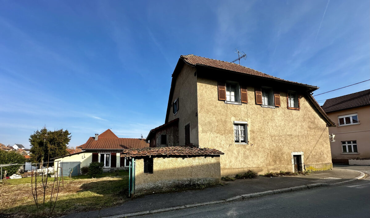 MAISON INDIVIDUELLE À RÉNOVER SUR SECTEUR CALME ET RESIDENTI