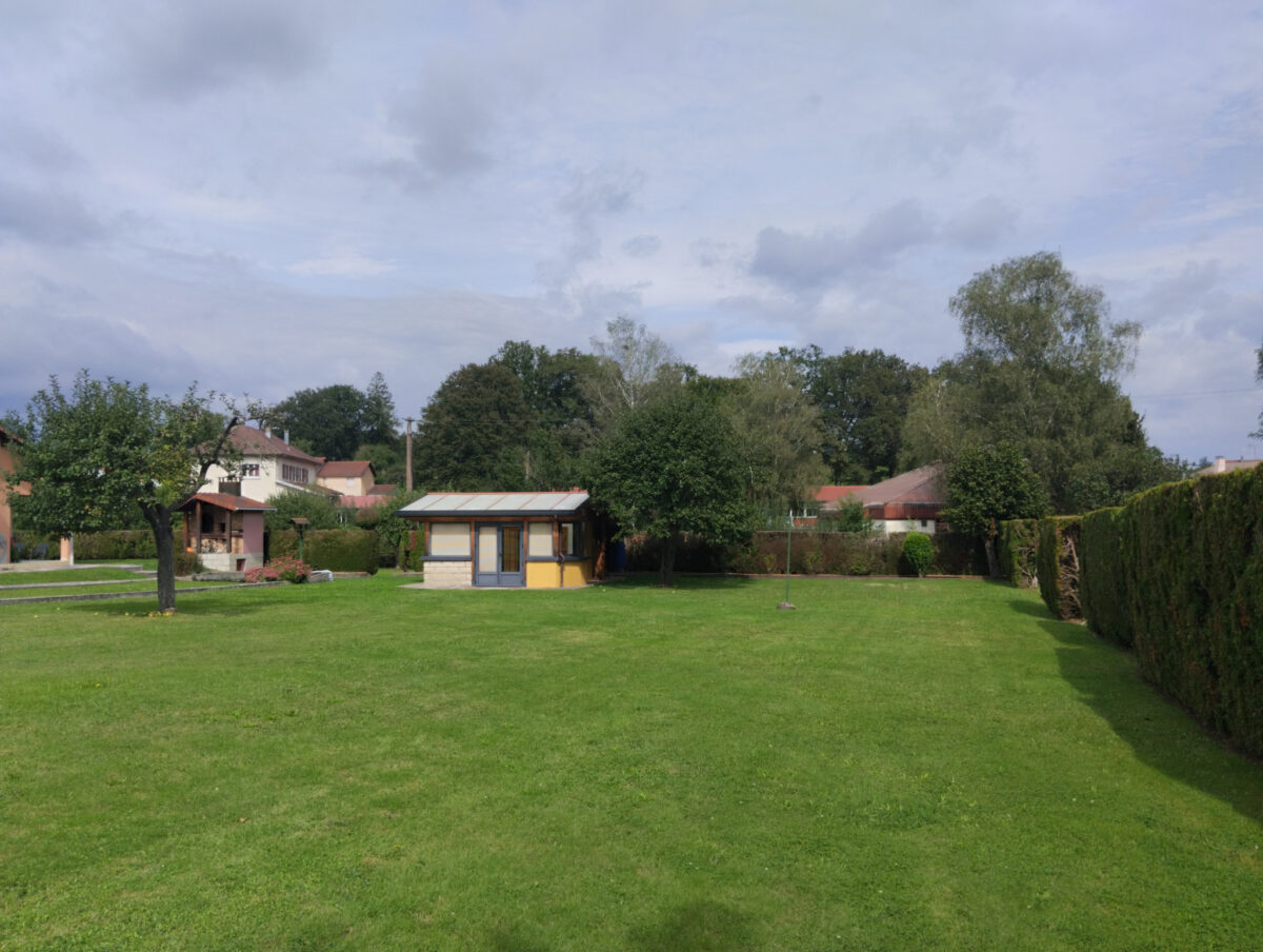 TERRAIN À BÂTIR AVEC CHÂLET EN BOIS – 16a61ca