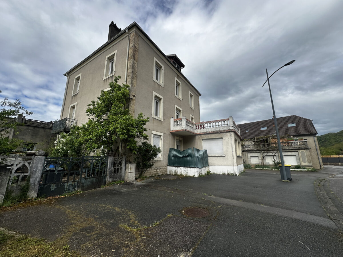 IMMEUBLE 3 LOGEMENTS / COMBLE ET GRANGE