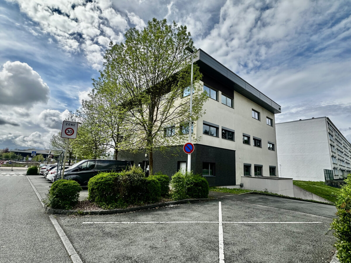 BUREAU ZONE FRANCHE – 126m2 – ACCÈS PMR