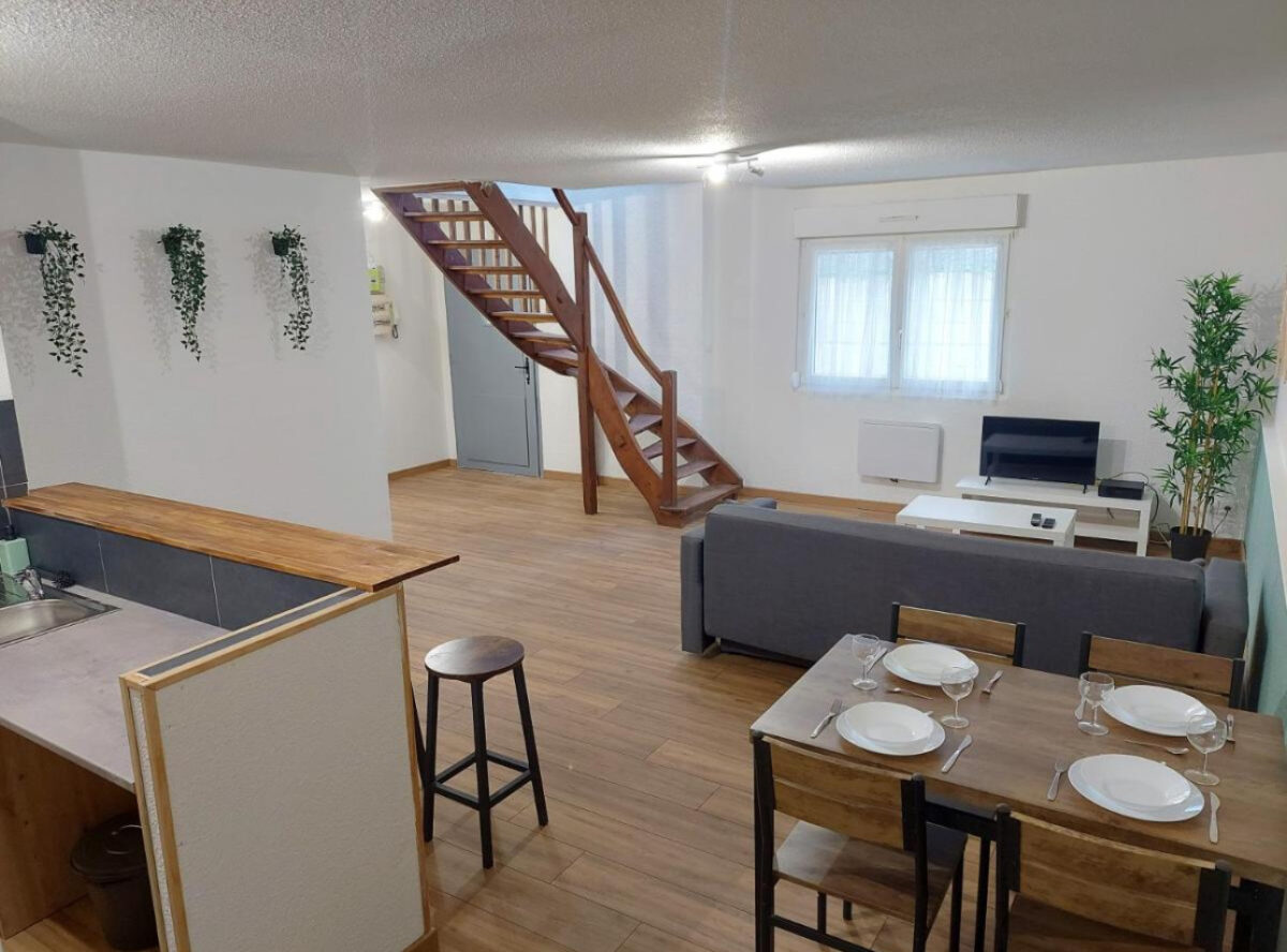 APPARTEMENT DUPLEX RÉNOVÉ AVEC JARDIN – T3