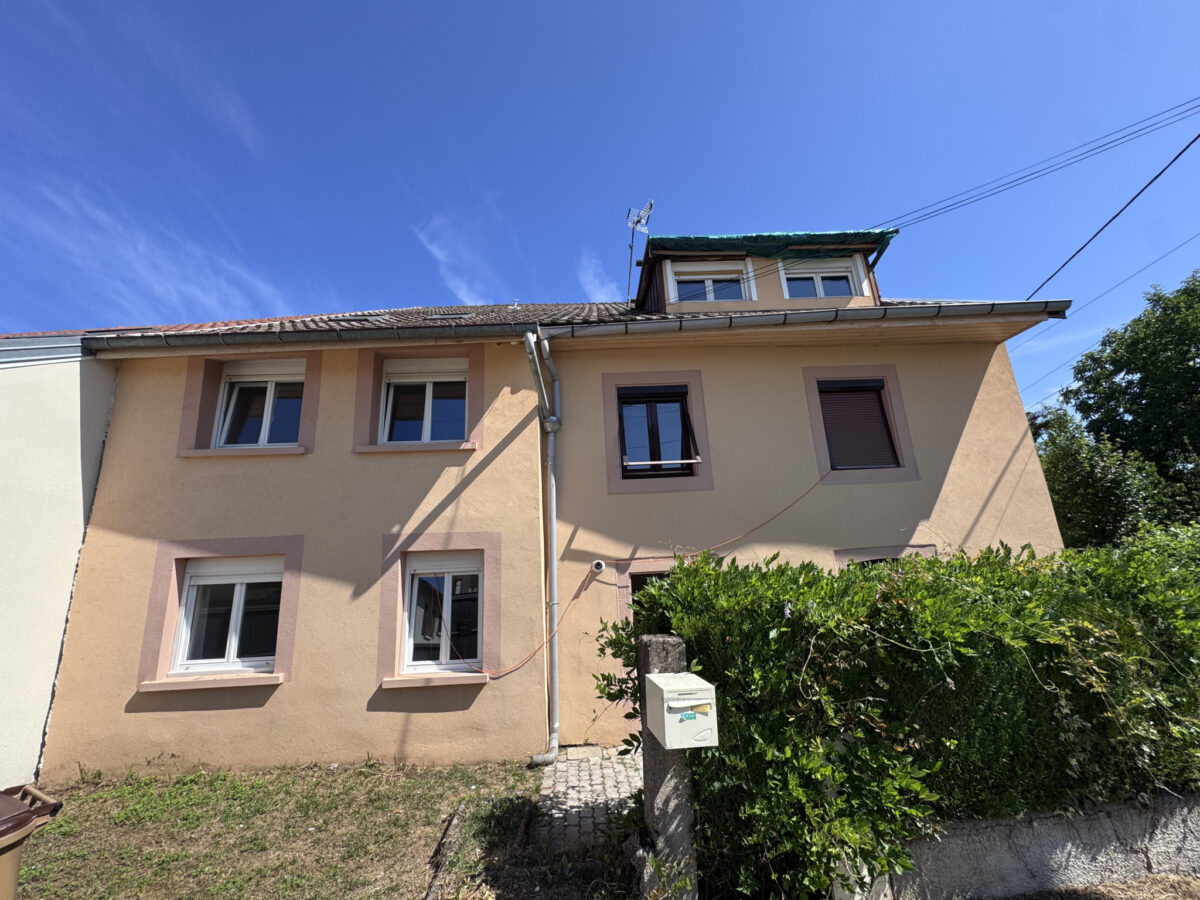 MAISON EN COPROPRIÉTÉ AVEC TERRASSE ET PARKING EN IMPASSE AU