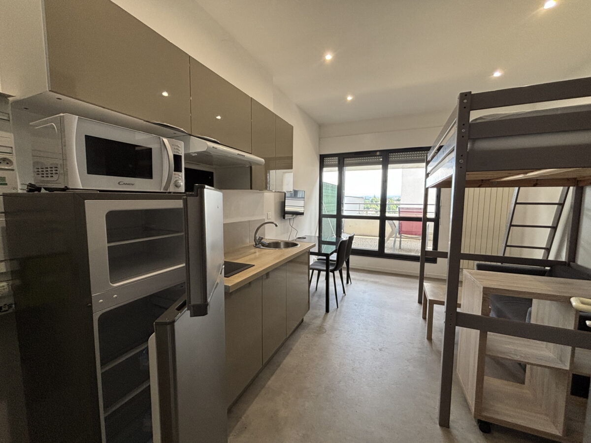 Studio MEUBLE MONTBÉLIARD AVEC TERRASSE